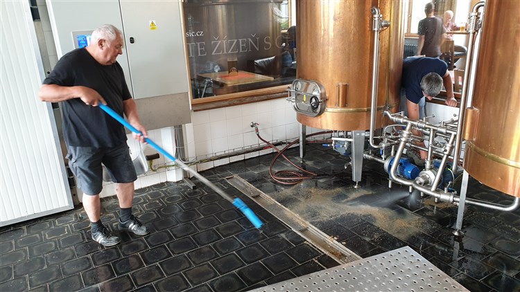 aktivní účast na výrobě piva | STAŇ SE SLÁDKEM na 1 den a UVAŘ SI SVÉ PIVO