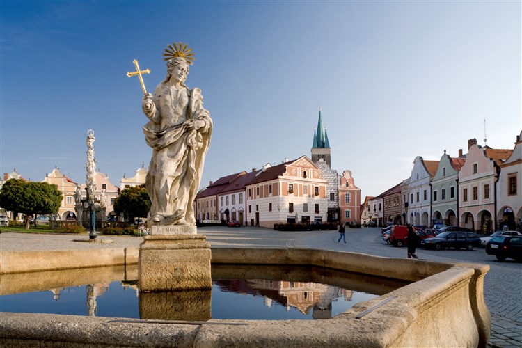 kašna se sochou svaté Markéty na náměstí Zachariáše z Hradce - Zdroj: České dědictví UNESCO | PANGEA - Telč