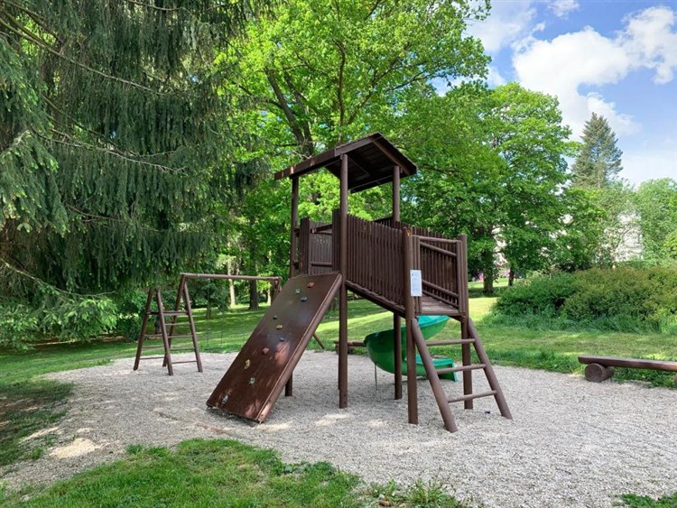 nedaleký park a dětské hřiště | CARLSBAD INN - Dalovice