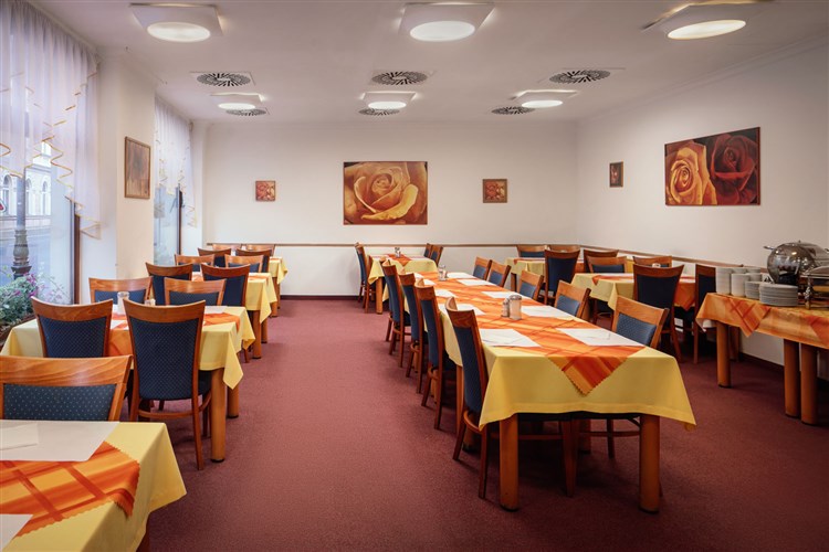 restaurace hotelu Růže | ADVENTNÍ ČAS V KARLOVÝCH VARECH - Hotel MALTA