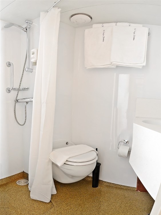 koupelna v kajutách | LODÍ FLORENTINA PO LABI DO ČESKÉHO STŘEDOHOŘÍ - Litoměřice