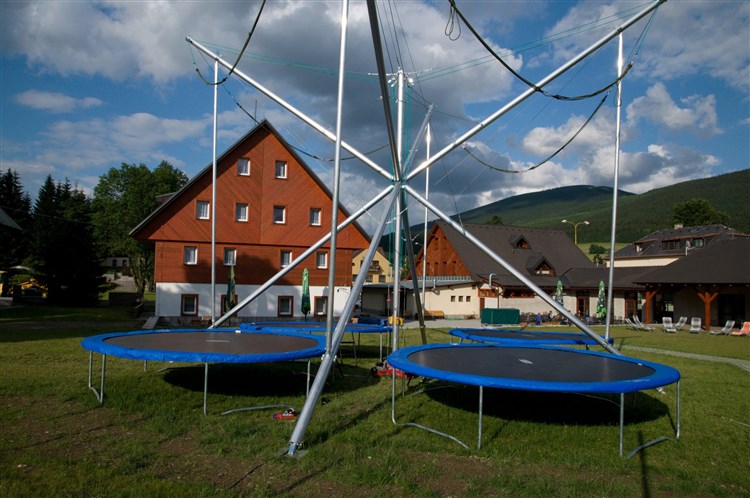 bungee trampolíny | SKILAND - Ostružná