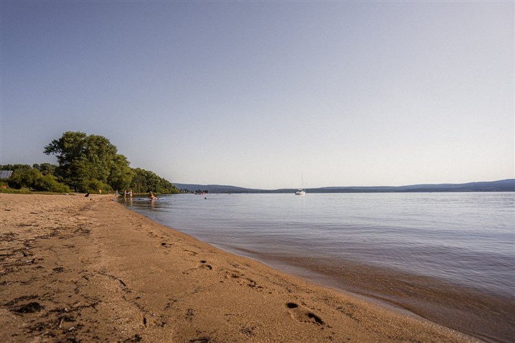 Veřejná pláž Radslav (290 m od hotelu) | LIPNO - Černá v Pošumaví - Bližná - Radslav