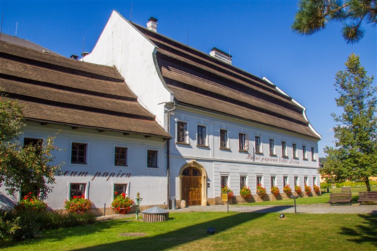 Ruční papírna Velké Losiny - zdroj Agentura m-ARK Olomouc | Resort DLOUHÉ STRÁNĚ - Kouty nad Desnou