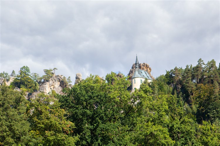 Zřícenina skalního hradu Vranov s Panteonem | SKÁLA - Malá Skála