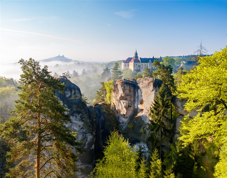 Zámek Hrubá skála a Trosky - zdroj Czechtoursm | SKÁLA - Malá Skála