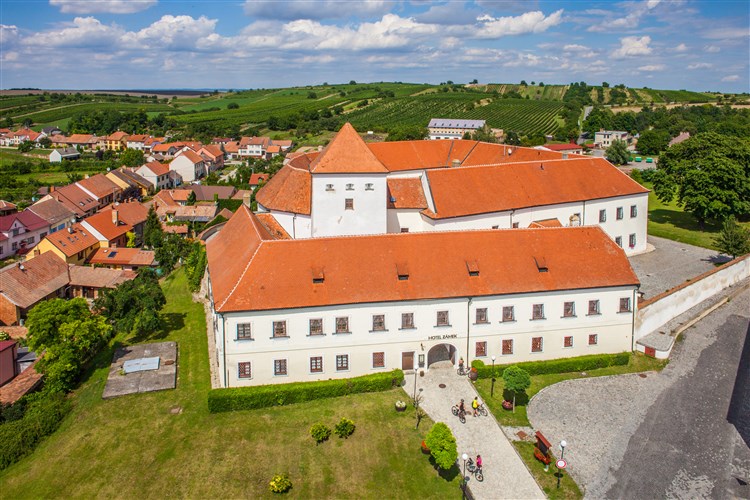 Čejkovice - zdroj: Agentura m-ARK Olomouc | OTEVŘENÉ SKLEPY MIKULČICE, Hotel PANON - Hodonín