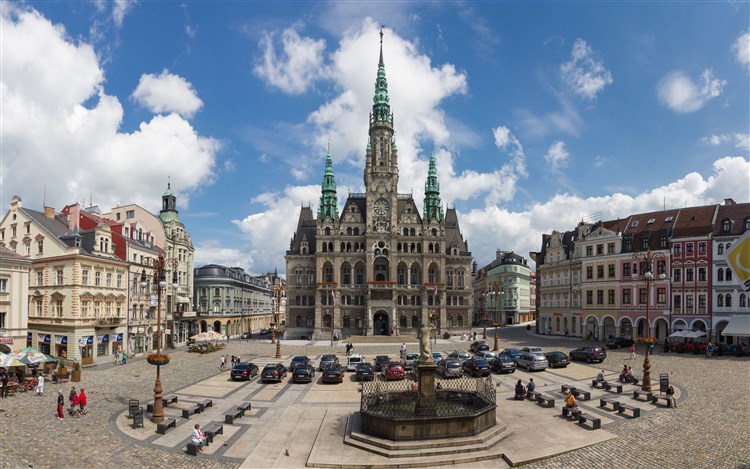 Liberec - radnice - zdroj: VisitLiberec.eu | OBŘÍ SUD - Javorník u Liberce