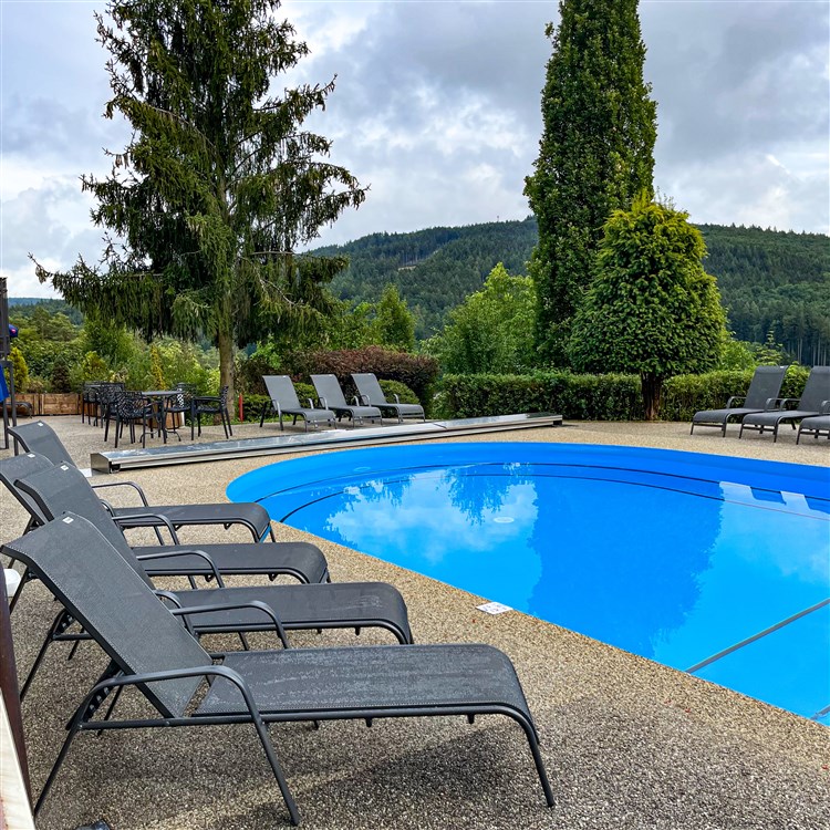 Venkovní vyhřívaný bazén | Lázeňský & wellness hotel NIVAMARE - Luhačovice - Pozlovice