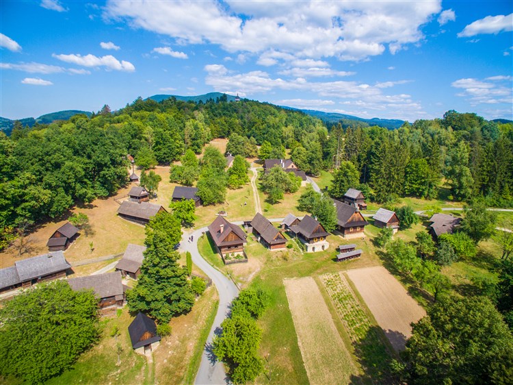 Valašské muzeum v přírodě v Rožnově pod Radhoštěm - zdroj Agentura m-ARK Olomouc | Horský hotel LORKOVA VILA - Čeladná