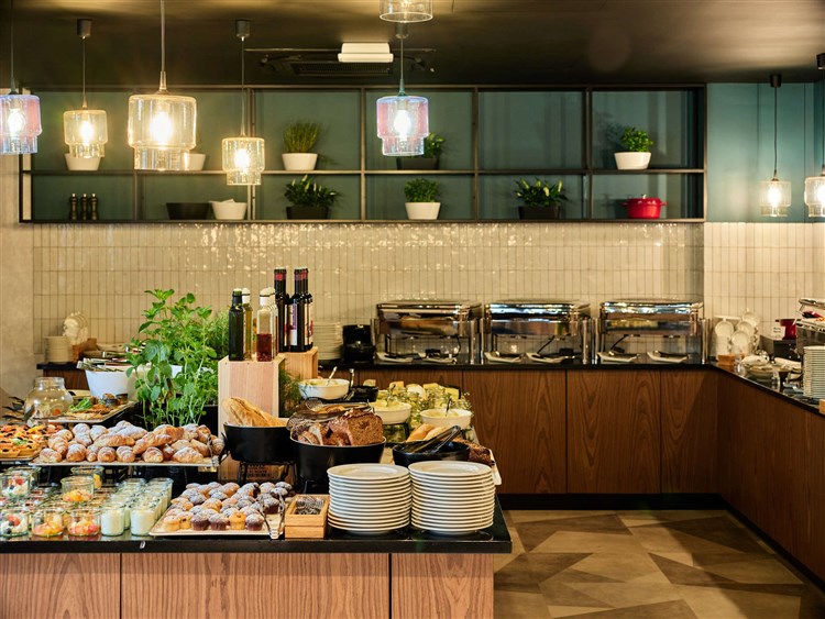 Pohled na bufetový pul v restauraci v hotelu BERGO RESORT & SPA | BERGO RESORT & SPA  - Szklarska Poręba