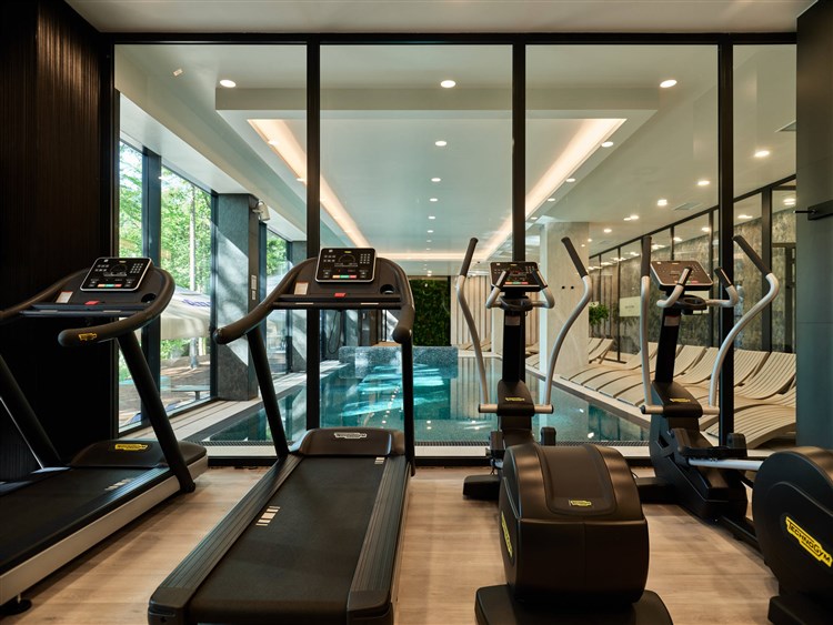 Pohled na běžící pásy ve fitness centru hotelu BERGO RESORT & SPA | BERGO RESORT & SPA  - Szklarska Poręba