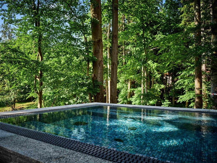 Pohled na venkovní bazén v hotelu BERGO RESORT & SPA | BERGO RESORT & SPA  - Szklarska Poręba