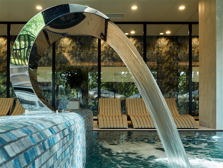 Pohled na masážní proud v bazénu | BERGO RESORT & SPA  - Szklarska Poręba