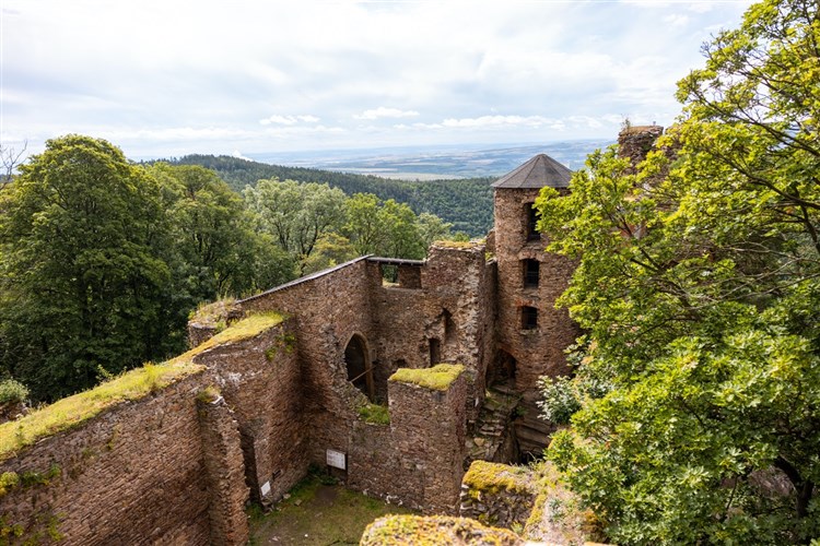 Zřícenina hradu Hasištejn | PYTLOUN WELLNESS HOTEL HASIŠTEJN - Místo