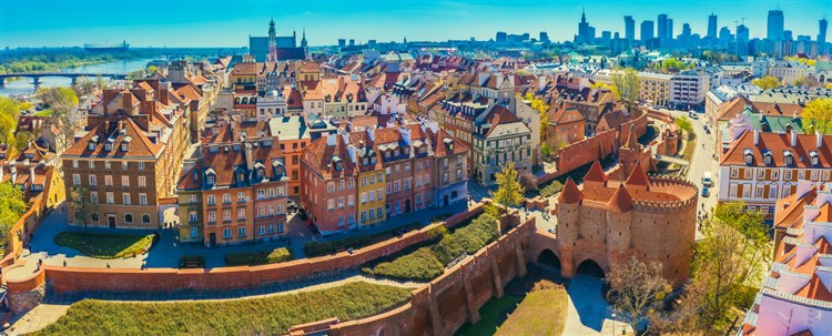 Staré město ve Varšavě Barbakán v popředí | REGENT WARSZAW HOTEL - Varšava
