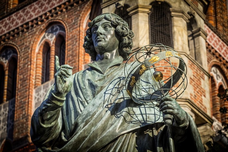 Toruň - památník Mikuláše Koperníka | HALO TORUŃ - Toruń