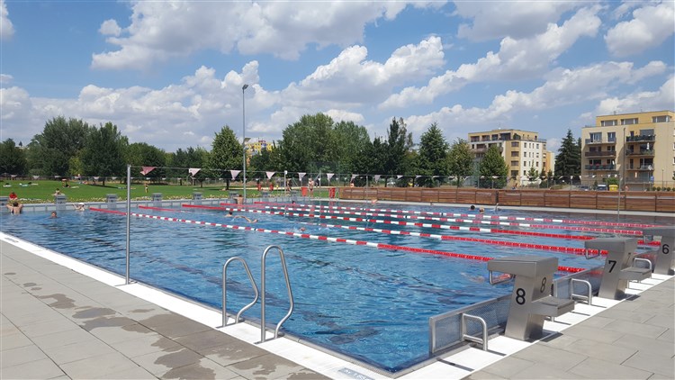 Koupaliště LOUKA pohled z dálky. | BURČÁKFEST ZNOJMO 2025 - Hotel MARIEL