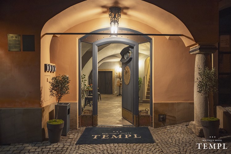 NOČNÍ OTEVŘENÉ SKLEPY, Hotel TEMPL - Mikulov