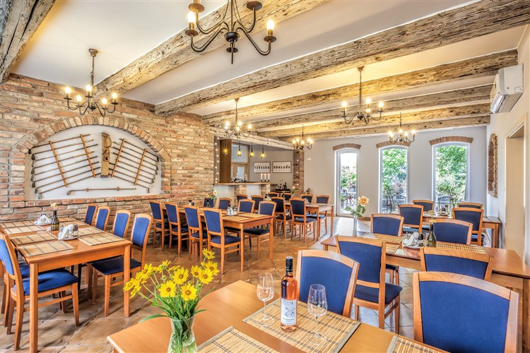 Penzion SIESTA restaurace | POBYT PRO MILOVNÍKY VÍNA, Penzion SIESTA - Valtice