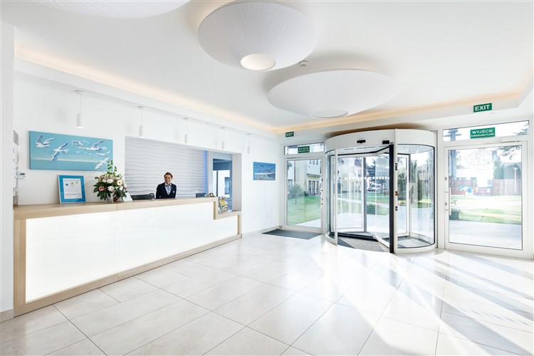 Vstup na recepci hotelu WODNIK HOTEL & SPA | WODNIK HOTEL & SPA - Leba
