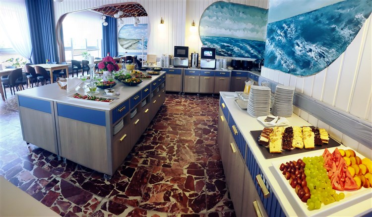Pohled na buffetové stoly | WODNIK HOTEL & SPA - Leba