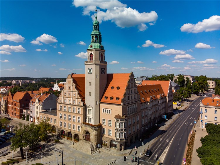 Nová radnice, foto worldisbeautifuleu | HAMPTON by HILTON - Olštýn