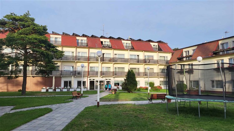 Čelní pohled na hotel WODNIK HOTEL & SPA | WODNIK HOTEL & SPA - Leba