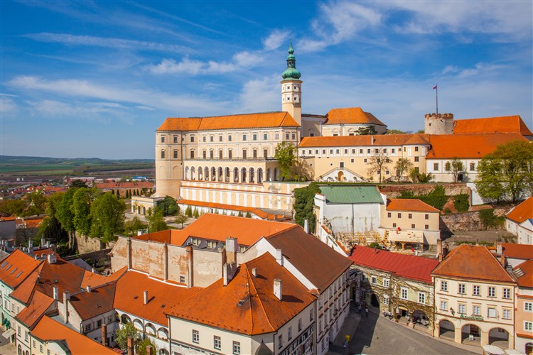 Mikulov, zdroj Agentura m-ARK Olomouc | NOČNÍ OTEVŘENÉ SKLEPY, Hotel TEMPL - Mikulov