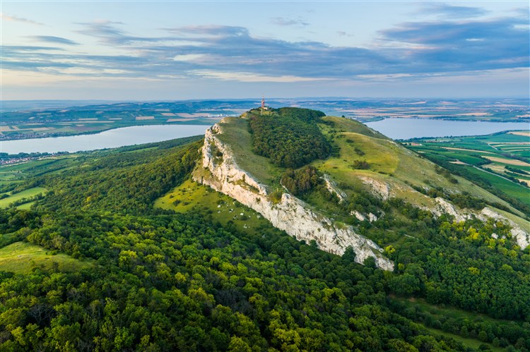 Pálava, zdroj Agentura m-ARK Olomouc | NOČNÍ OTEVŘENÉ SKLEPY, Hotel TEMPL - Mikulov