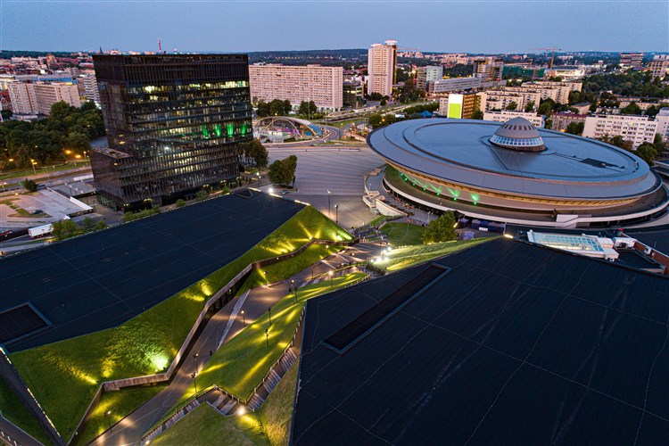 Pohled na zábavní a sportovní halu Spodek a kulturní zónu v Katovicích za soumraku | MERCURE KATOWICE CENTRUM - Katowice