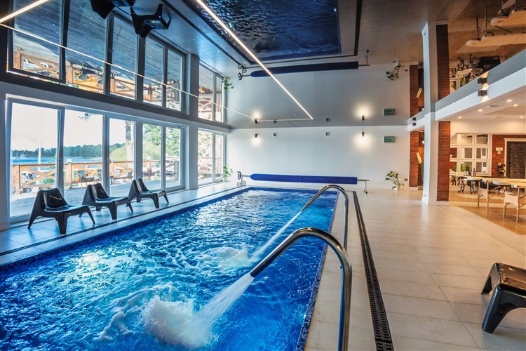Pohled na vnitřní bazén hotelu Tajty | Hotel TAJTY - Wilkasy - Giżycko