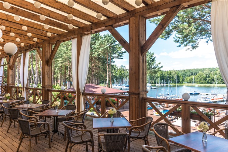 Pohled na posezení venkovní terasa | Hotel TAJTY - Wilkasy - Giżycko