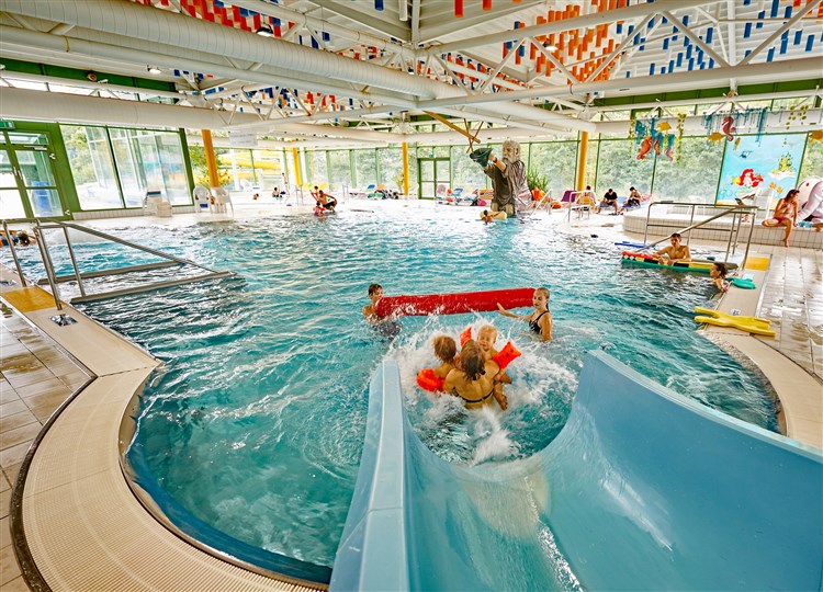 Bazén OSSERBAD Lam (900 m od hotelu) | RÖSSLWIRT - Lam