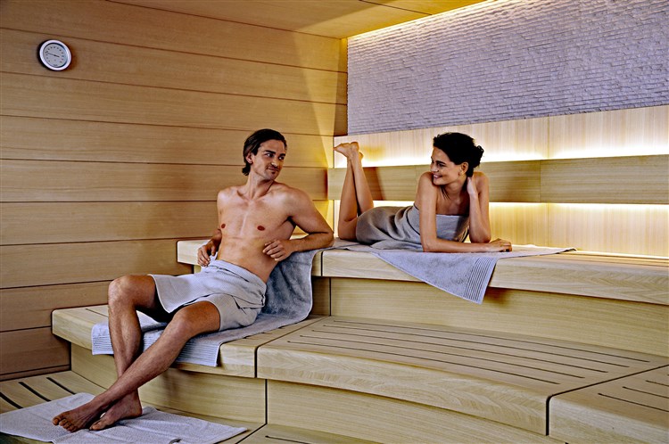 Bazén OSSERBAD Lam (900 m od hotelu) | RÖSSLWIRT - Lam