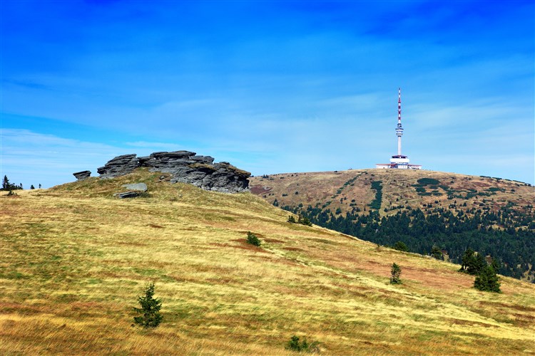 Praděd a Petrovy kameny, zdroj MSTOURISM | BORŮVKOVÝ POBYT - Penzion Schaumannův Dvůr - Karlovice