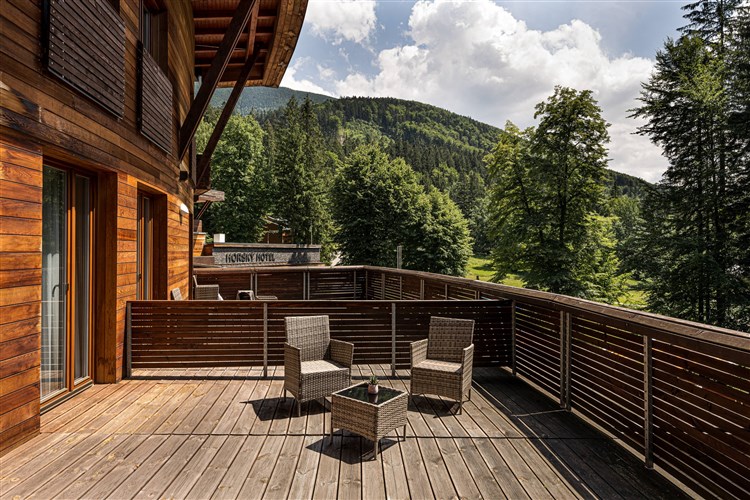 pokoj PREMIUM, terasa | Horský hotel LORKOVA VILA - Čeladná