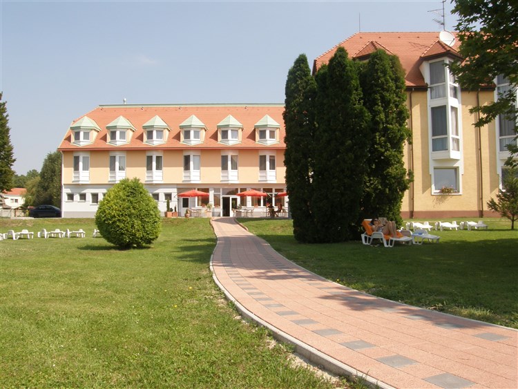 Hotel - zahrada | AQUA HOTEL TERMÁL - Mosonmagyaróvár