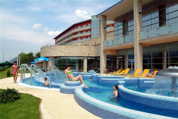 Venkovní zážitkový bazén | THERMAL HOTEL VISEGRÁD - Visegrád