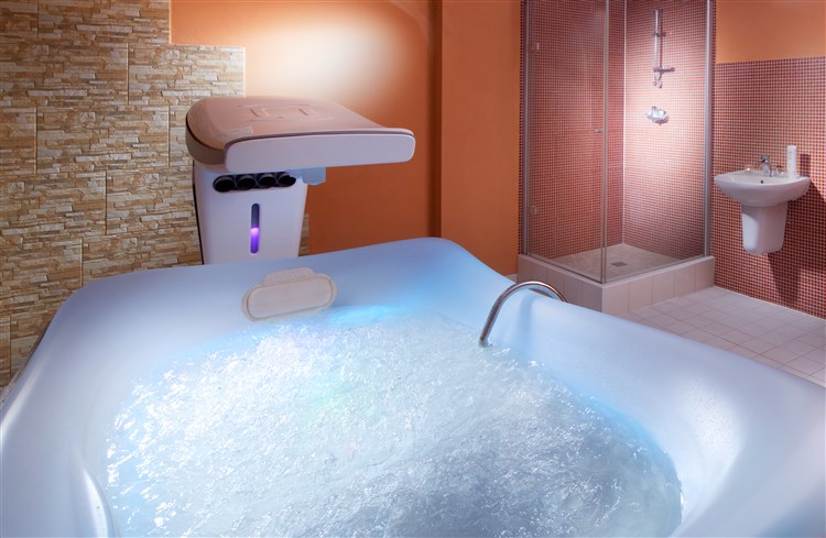 Masážní vana ve wellness Frymburk. | FRYMBURK - Frymburk