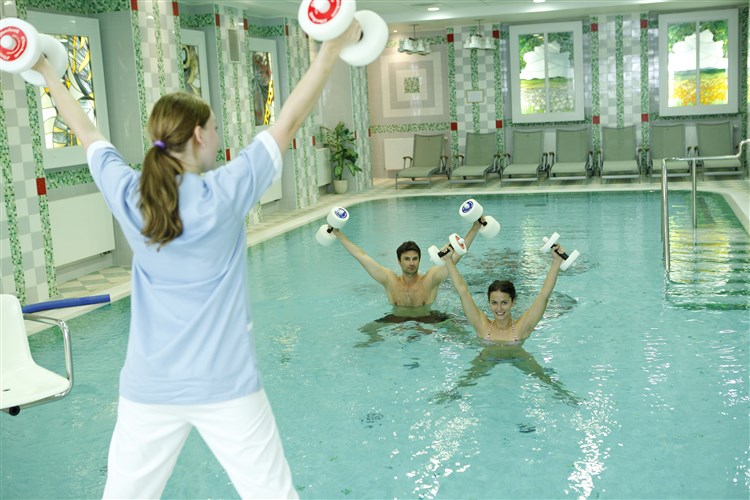 hotelový bazén - cvičení | BUTTERFLY - Mariánské Lázně