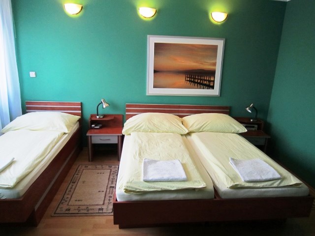 3 - lůžkový pokoj | Hotel PANON - Hodonín