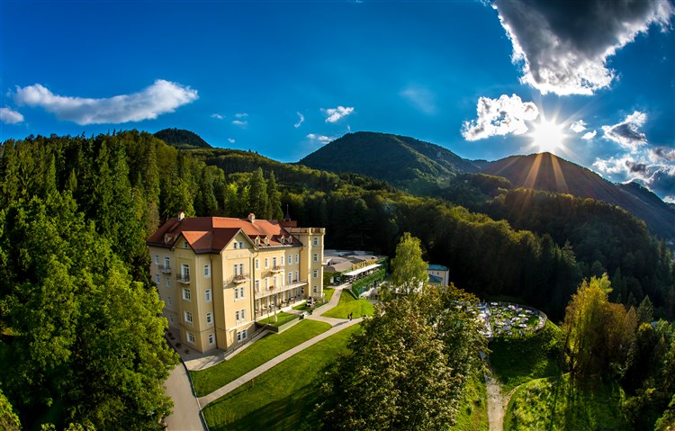 ZDRAVILIŠKI DVOR**** - Rimske Terme