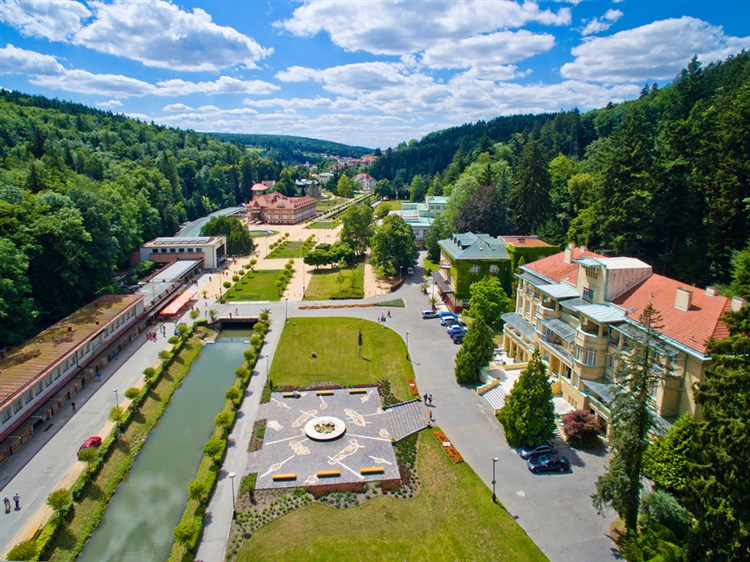 nábřeží, promenáda | DŮM B. SMETANY - Luhačovice