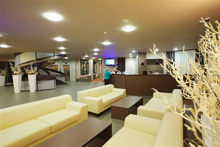 Pohled na vstupní halu hotelu Breza. | BREZA**** - Terme Olimia