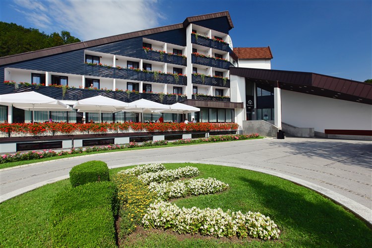 Čelní pohled na hotel Breza. | BREZA**** - Terme Olimia