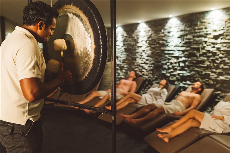 Pohled na odpočívající lidi ve SPA hotelu Terme Olimia. | BREZA**** - Terme Olimia